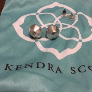 Kendra Scott Stud ear rings